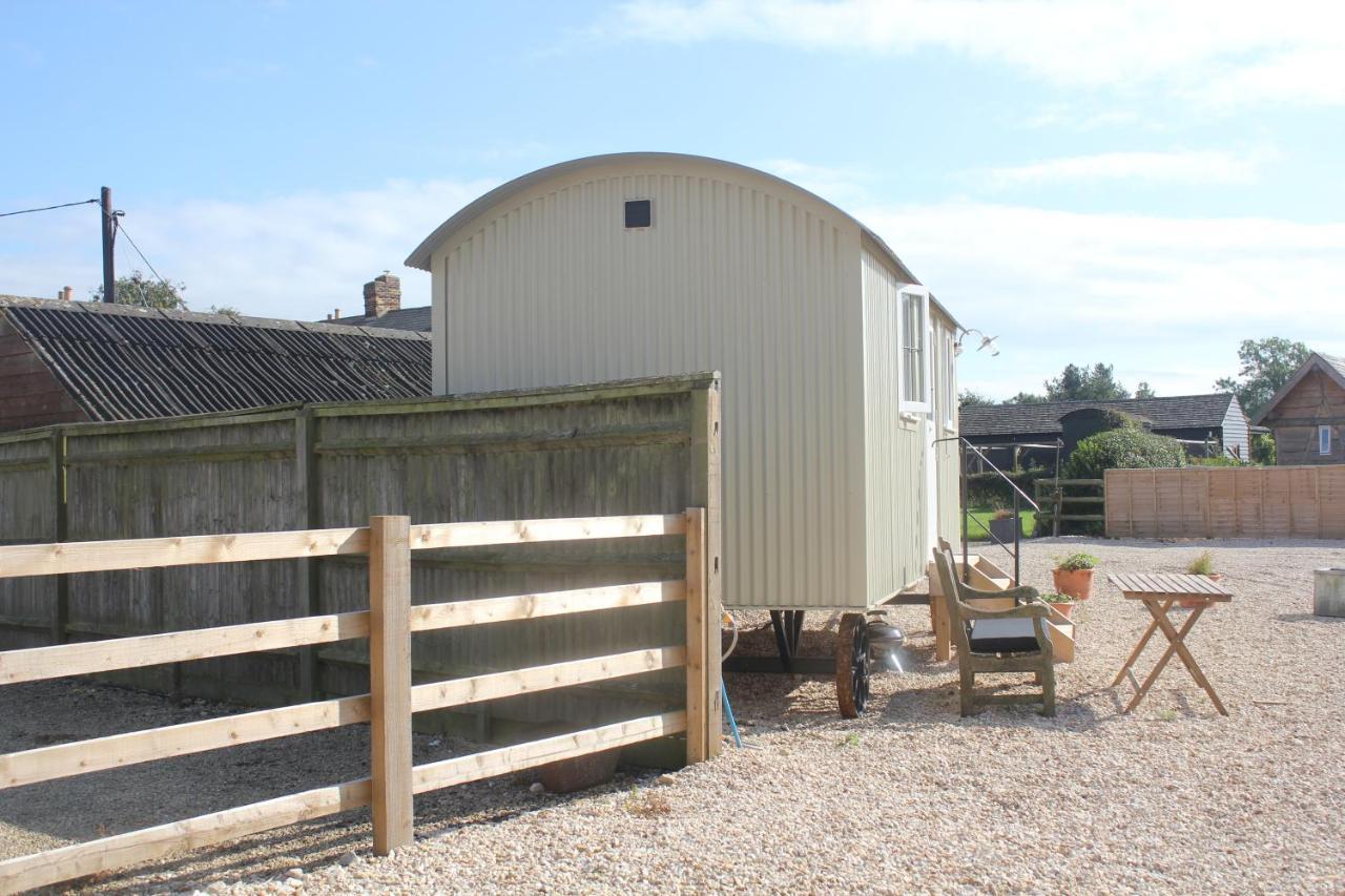 The Shepherd'S Hut Mixbury Zewnętrze zdjęcie
