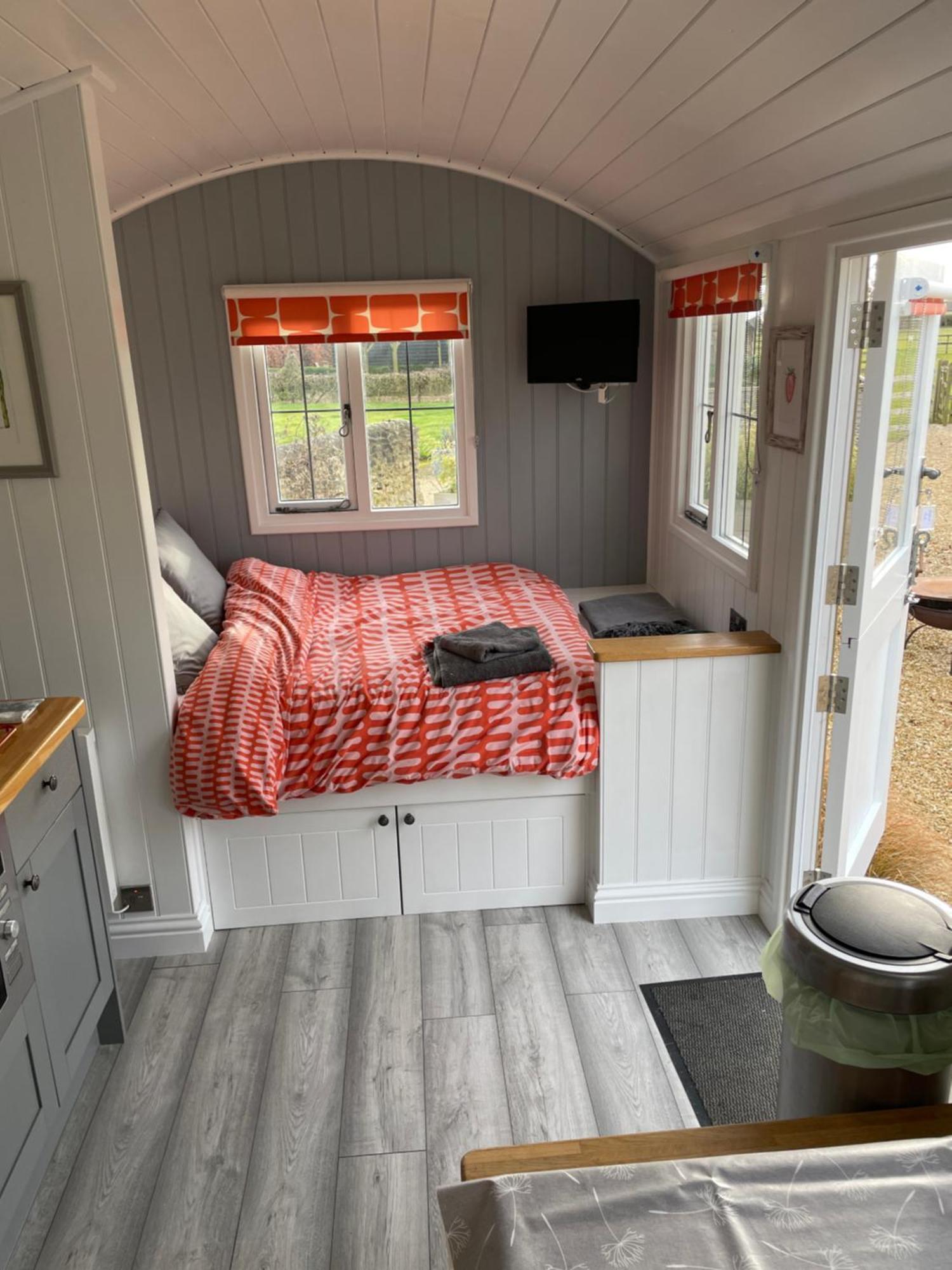 The Shepherd'S Hut Mixbury Zewnętrze zdjęcie